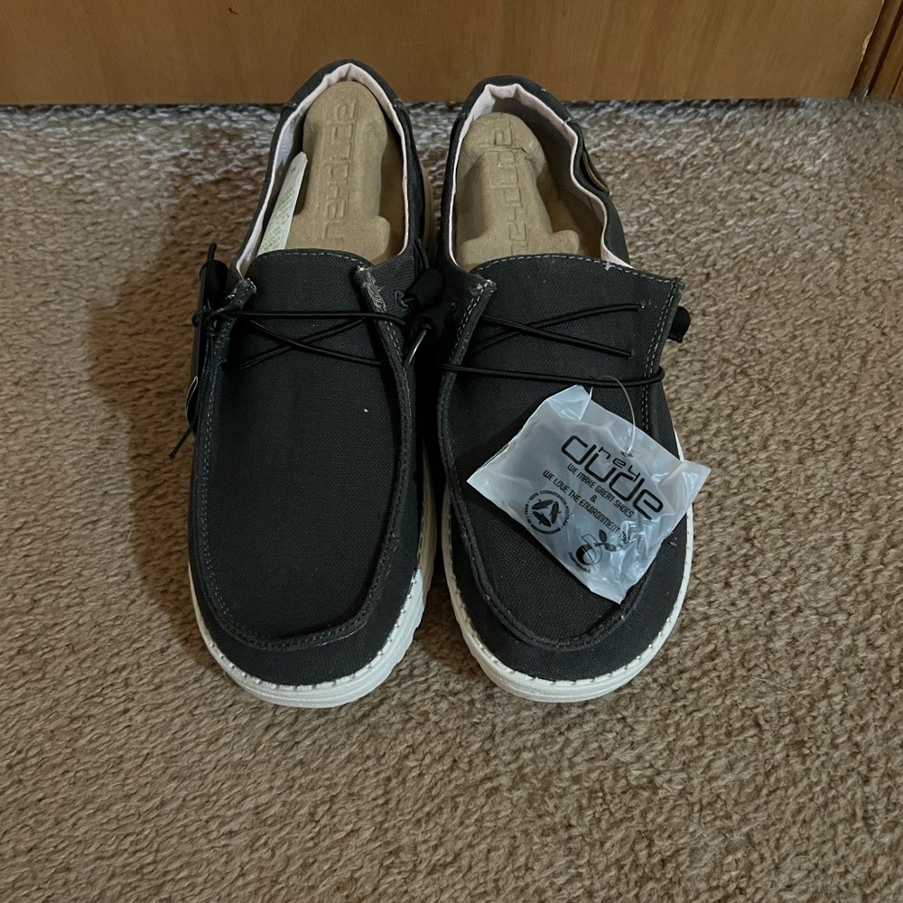 NWT Hey Dude size 9